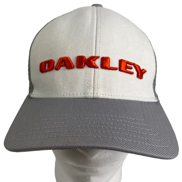 Oakley Snap-Back Trucker Mesh Baseball Hat Cap Embroidered Spell-Out Gray/White - Picture 1 of 16